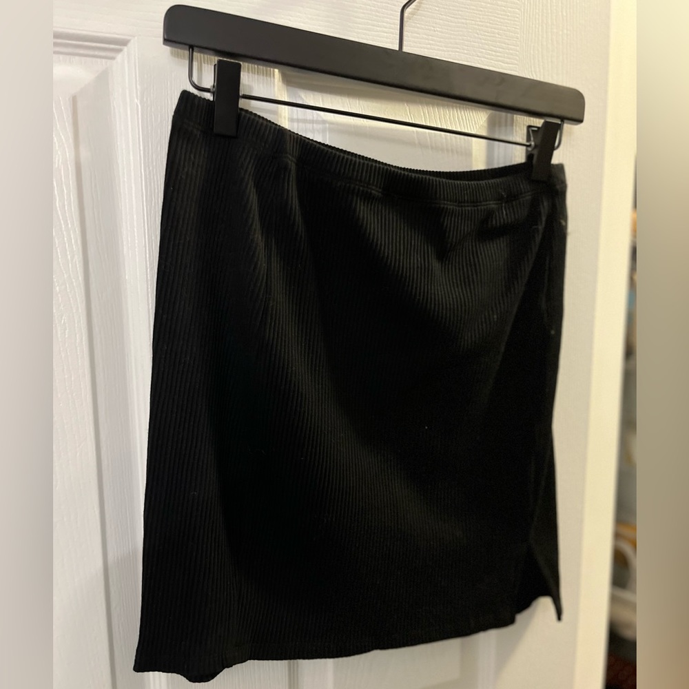 Cotton On Medium Black Mini skirt.